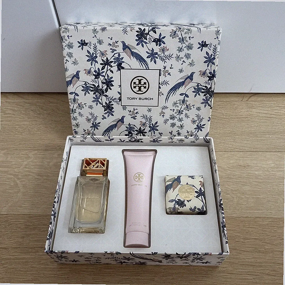 Tory Burch Fragrance Gifts Set: Eau de Parfum/Body Lotion/Bath Soap